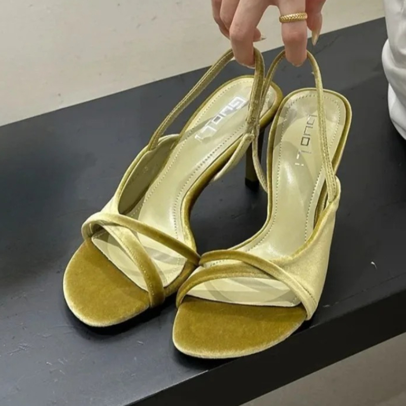 Luxury Lifestyle Store - Zapatos de Tacón de Terciopelo de