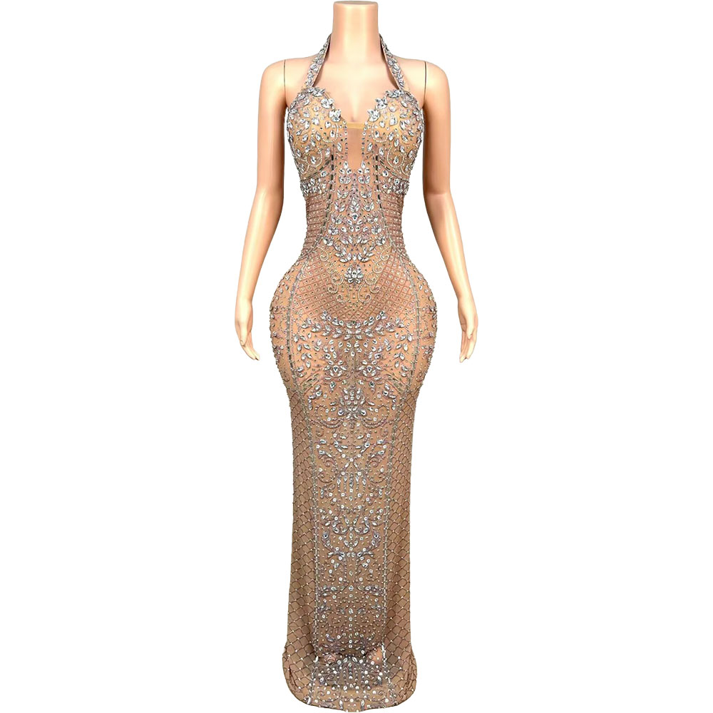 Luxury Lifestyle Photography - Vestido de Noche Elegante con Cristales